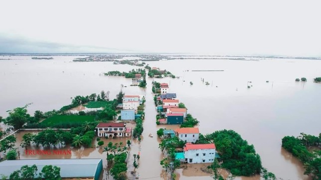 Miền Trung đối mặt mưa lũ đỉnh điểm - Ảnh 1.