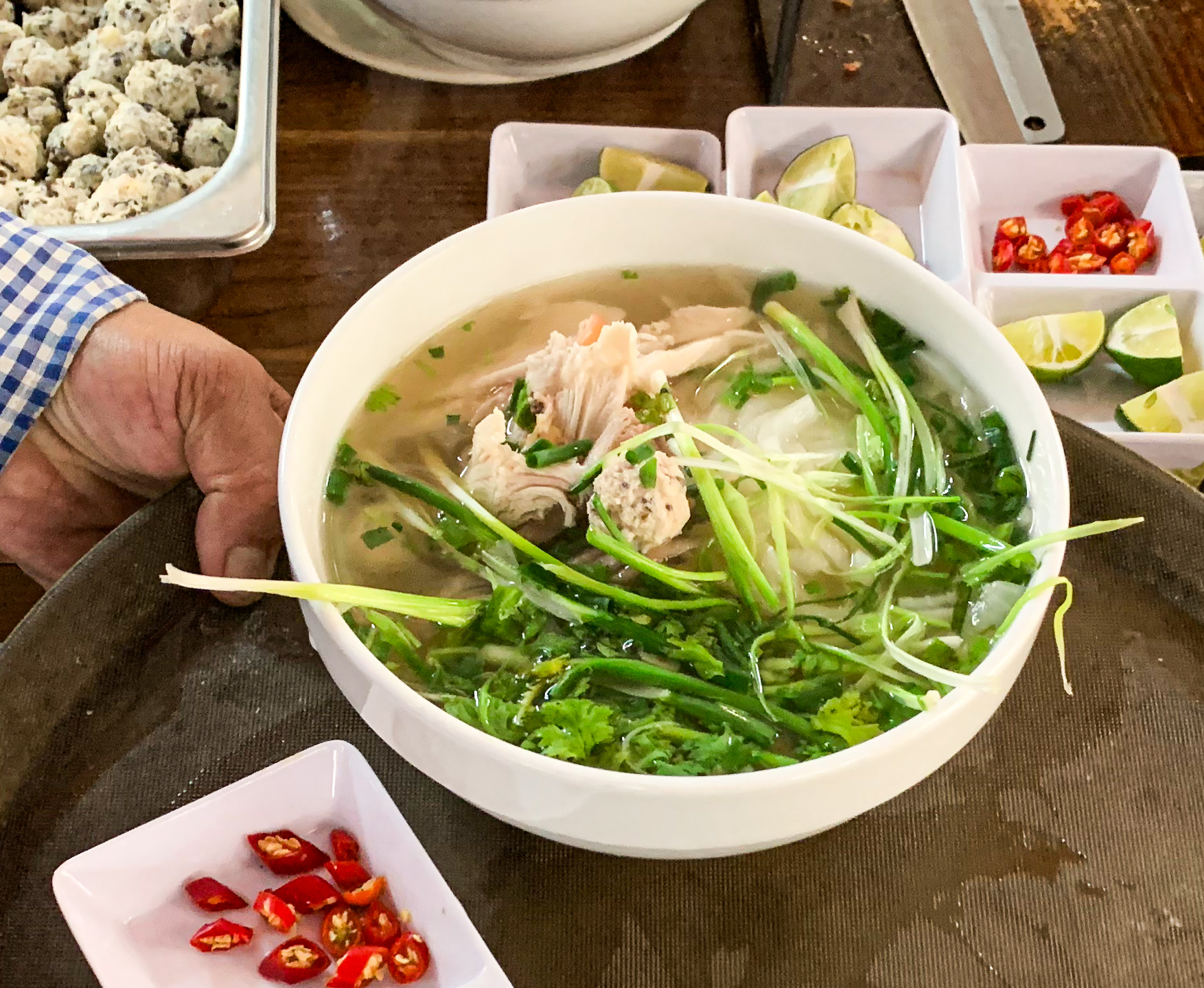 Cầm 50.000 đồng vào canteen Nhân văn, &quot;sốc&quot; nhẹ trước những gì nhận về! - Ảnh 2.