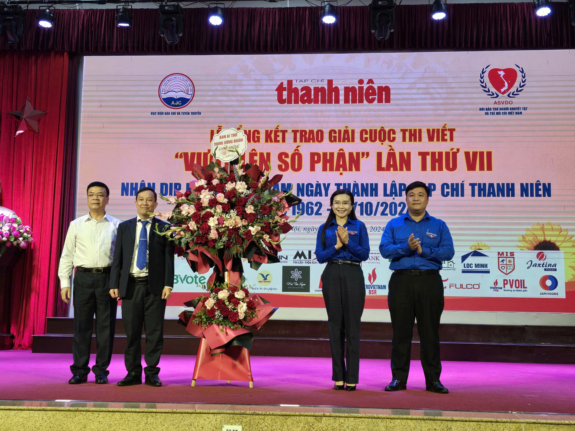 Lễ tổng kết, trao giải cuộc thi viết 'Vượt lên số phận' lần VII- Ảnh 1. Lễ tổng kết, trao giải cuộc thi viết 'Vượt lên số phận' lần VII- Ảnh 1.