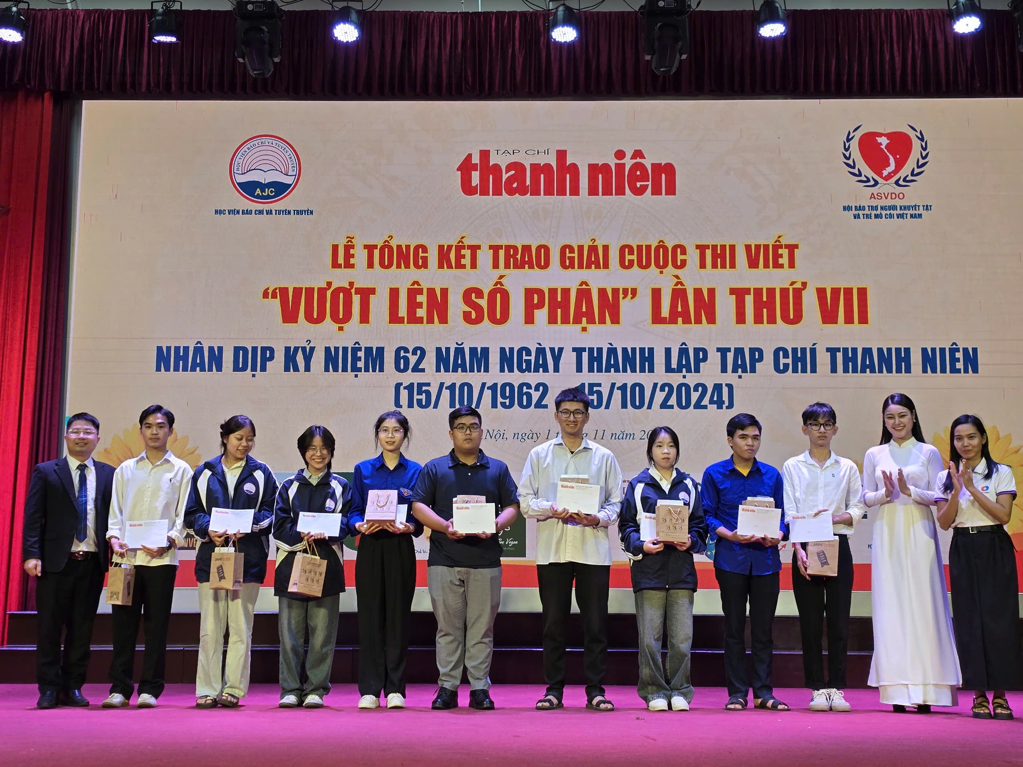 Lễ tổng kết, trao giải cuộc thi viết 'Vượt lên số phận' lần VII- Ảnh 14. Lễ tổng kết, trao giải cuộc thi viết 'Vượt lên số phận' lần VII- Ảnh 14.