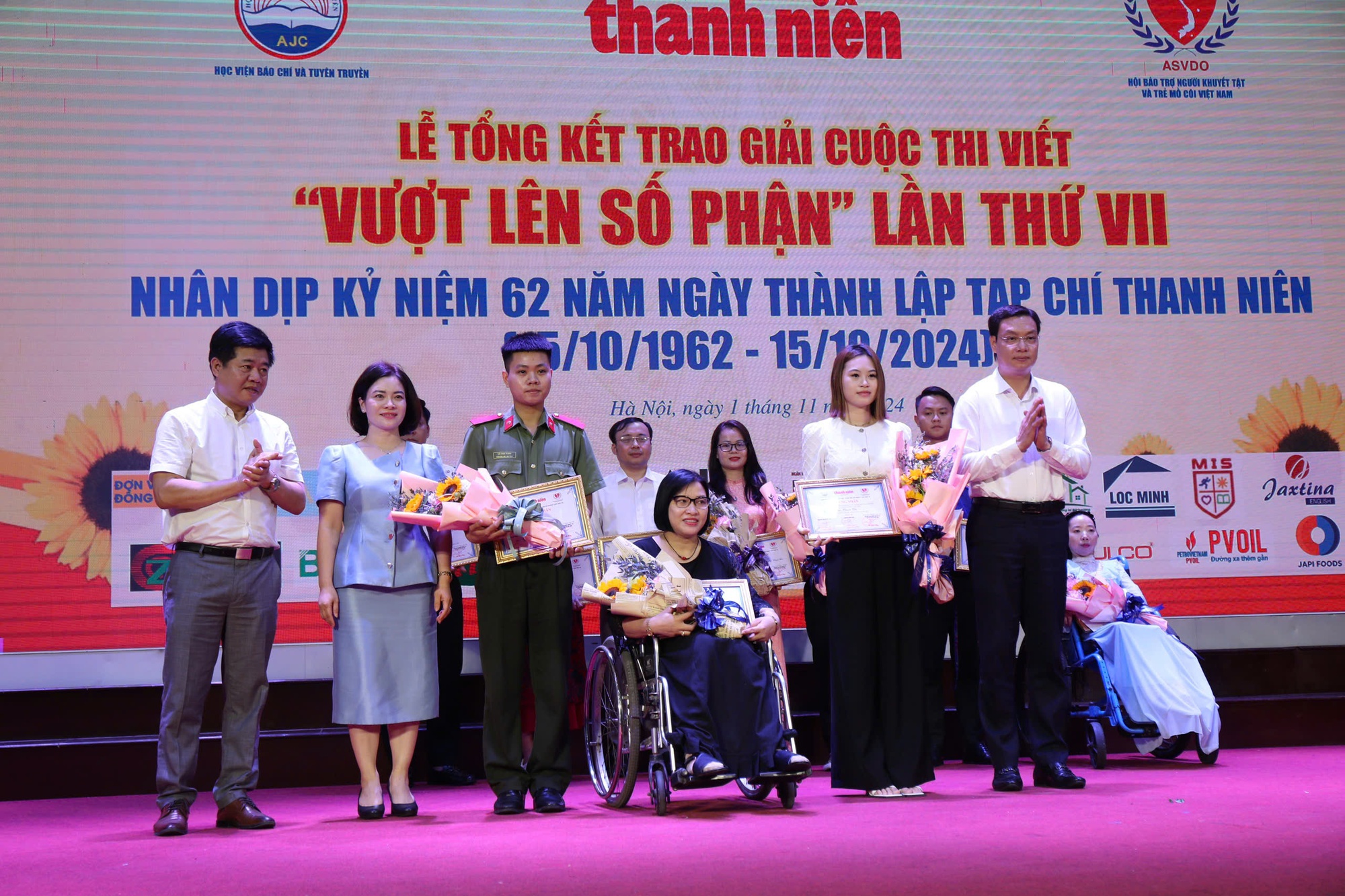 Lễ tổng kết, trao giải cuộc thi viết 'Vượt lên số phận' lần VII- Ảnh 8. Lễ tổng kết, trao giải cuộc thi viết 'Vượt lên số phận' lần VII- Ảnh 8.