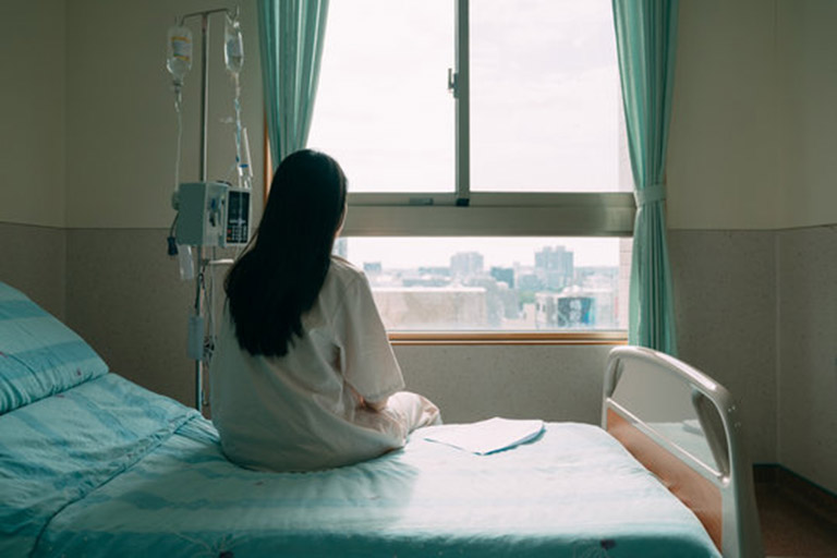 Mua bảo hiểm bệnh hiểm nghèo đến khi mắc ung thư phổi phải phẫu thuật, người phụ nữ bị từ chối: "Chị có bệnh từ trước, chúng tôi không bồi thường!"- Ảnh 3. Mua bảo hiểm bệnh hiểm nghèo đến khi mắc ung thư phổi phải phẫu thuật, người phụ nữ bị từ chối: "Chị có bệnh từ trước, chúng tôi không bồi thường!"- Ảnh 3.