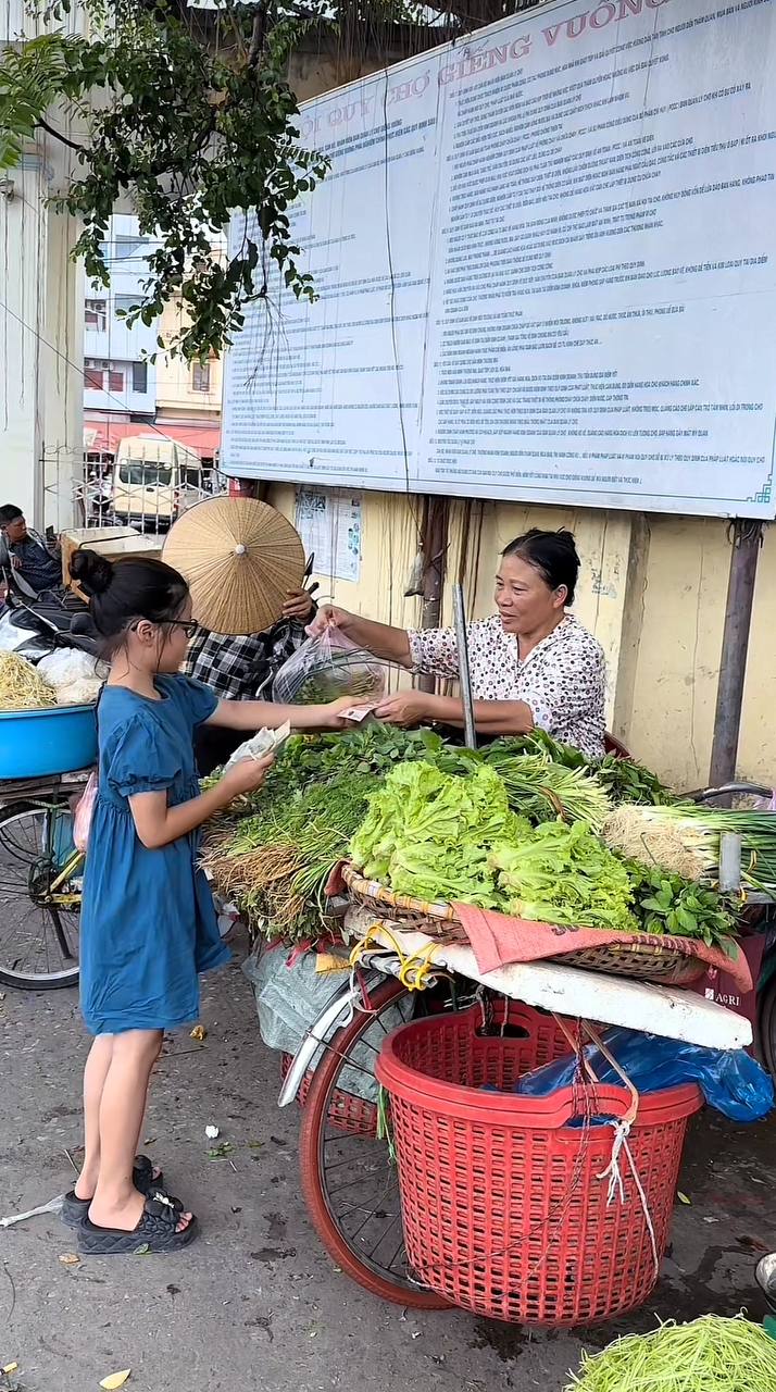 Cô bé 11 tuổi nấu ăn cho cả gia đình khiến hội chị em 