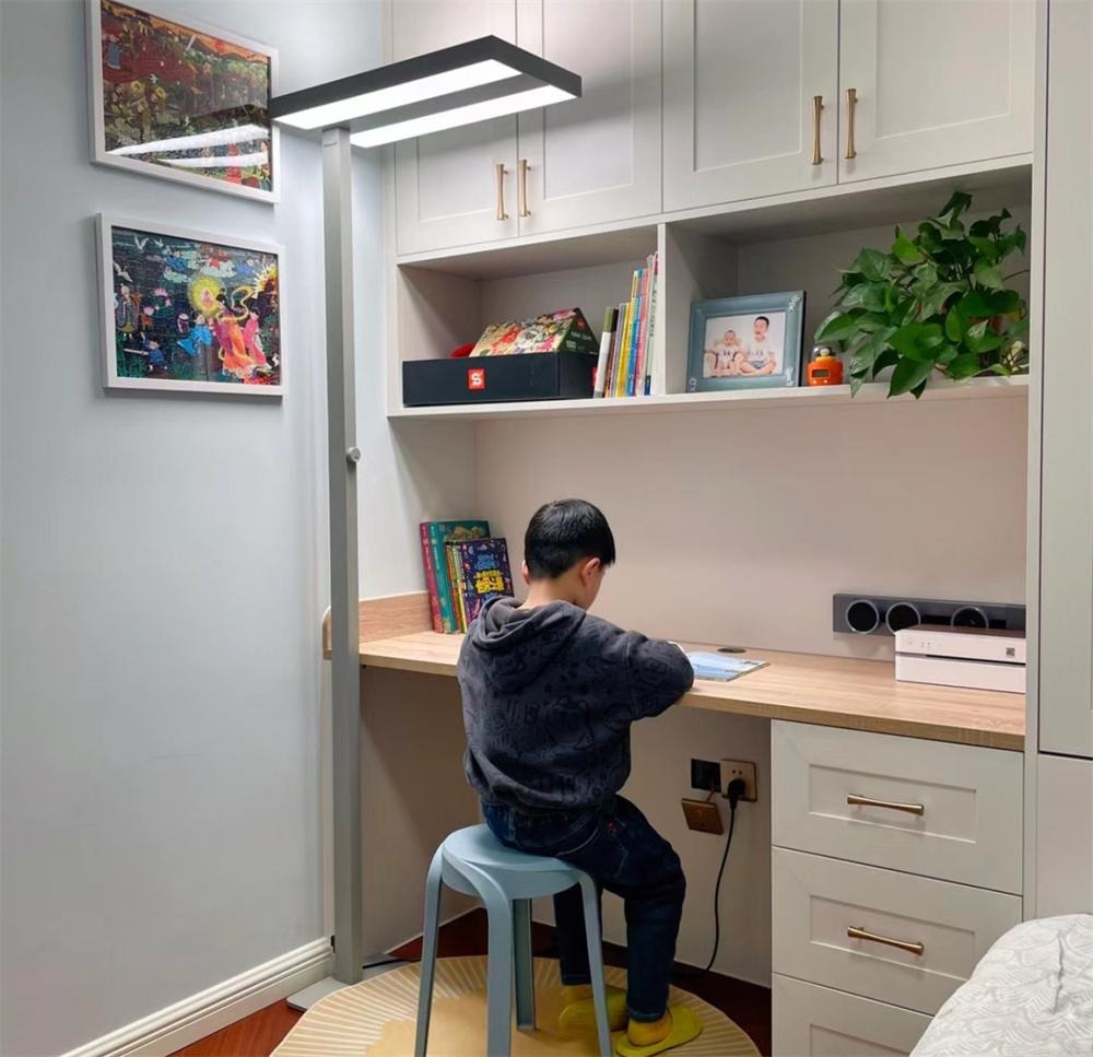 Thương con học vất vả, phụ huynh Trung Quốc bị Thương con học vất vả, phụ huynh Trung Quốc bị