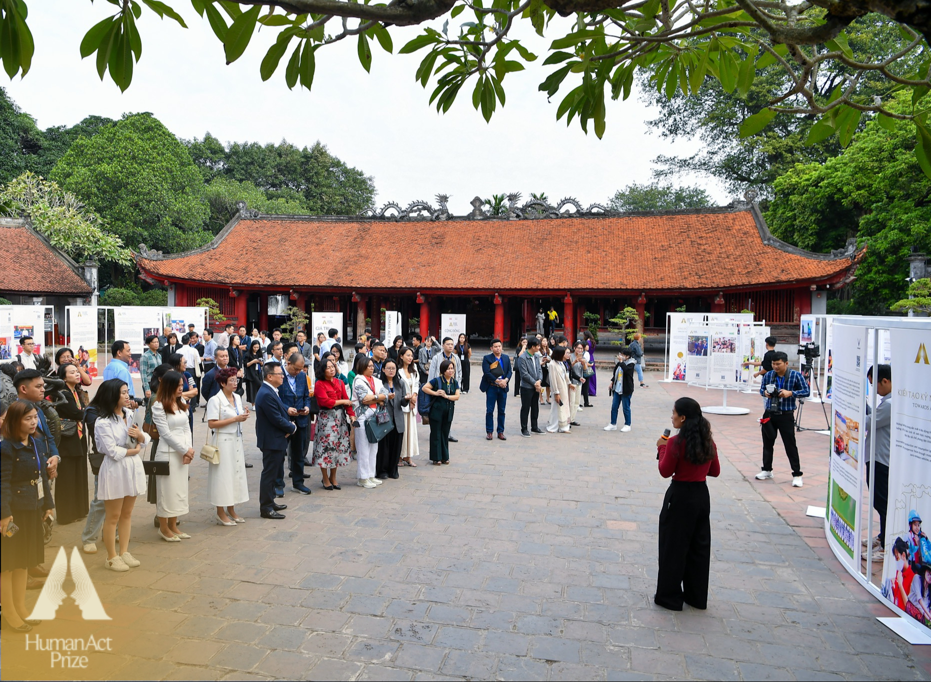 Ảnh: Hàng loạt dự án ý nghĩa xuất hiện tại Triển lãm Hành động vì Cộng đồng - Human Act Prize 2024 - Ảnh 1.