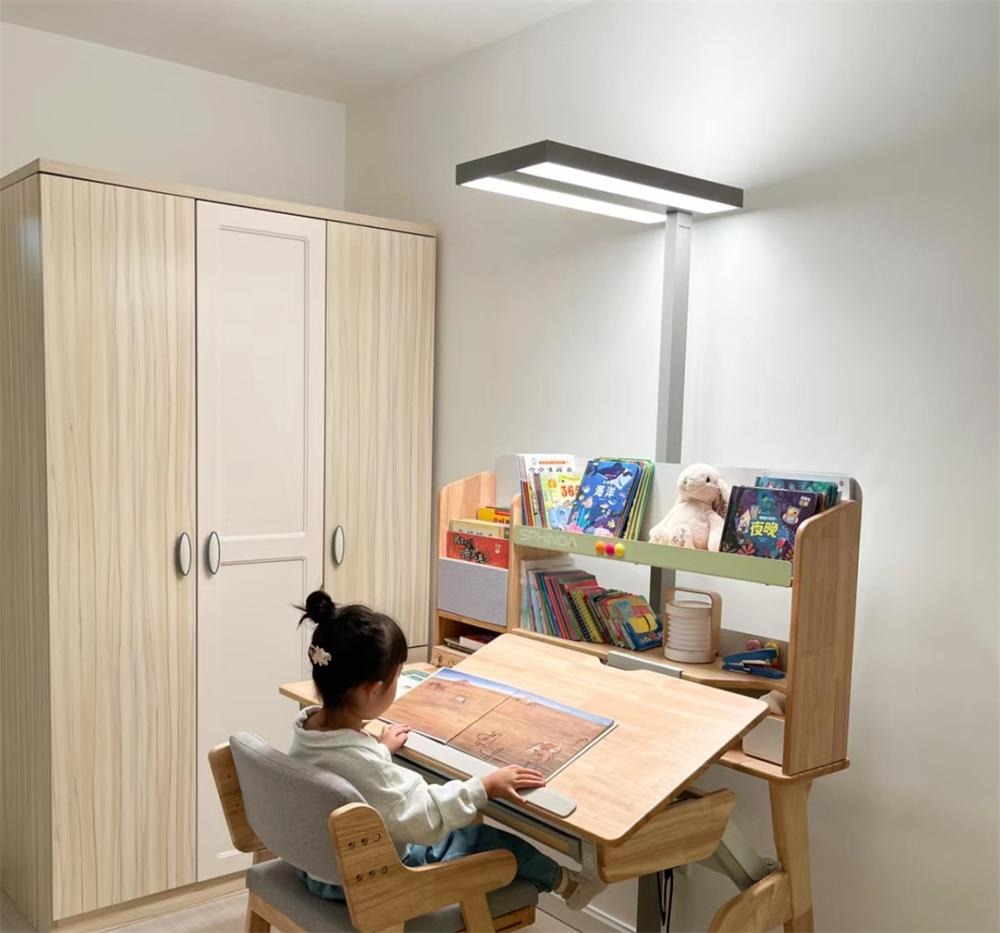 Thương con học vất vả, phụ huynh Trung Quốc bị Thương con học vất vả, phụ huynh Trung Quốc bị