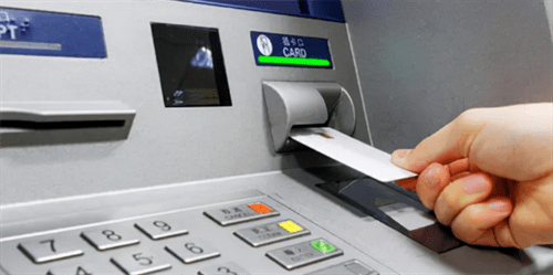 Người phụ nữ rút 35 triệu đồng nhưng ATM 