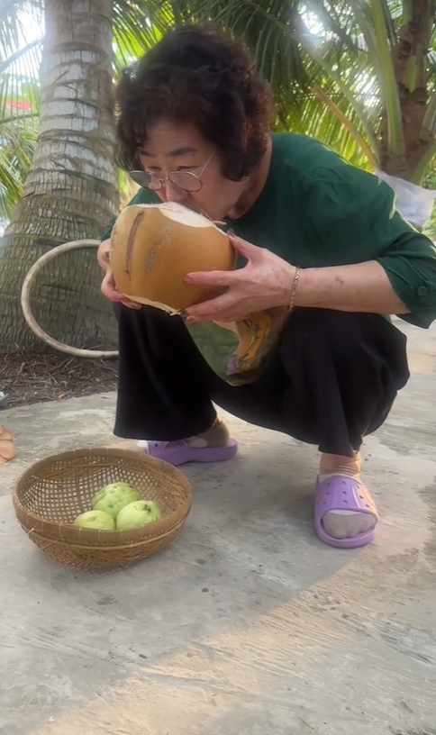 Cô gái Kiên Giang lấy chồng Hàn qua bạn thân mai mối: 15 năm sau dẫn mẹ chồng về quê mình làm 1 việc gây sốt - Ảnh 2.