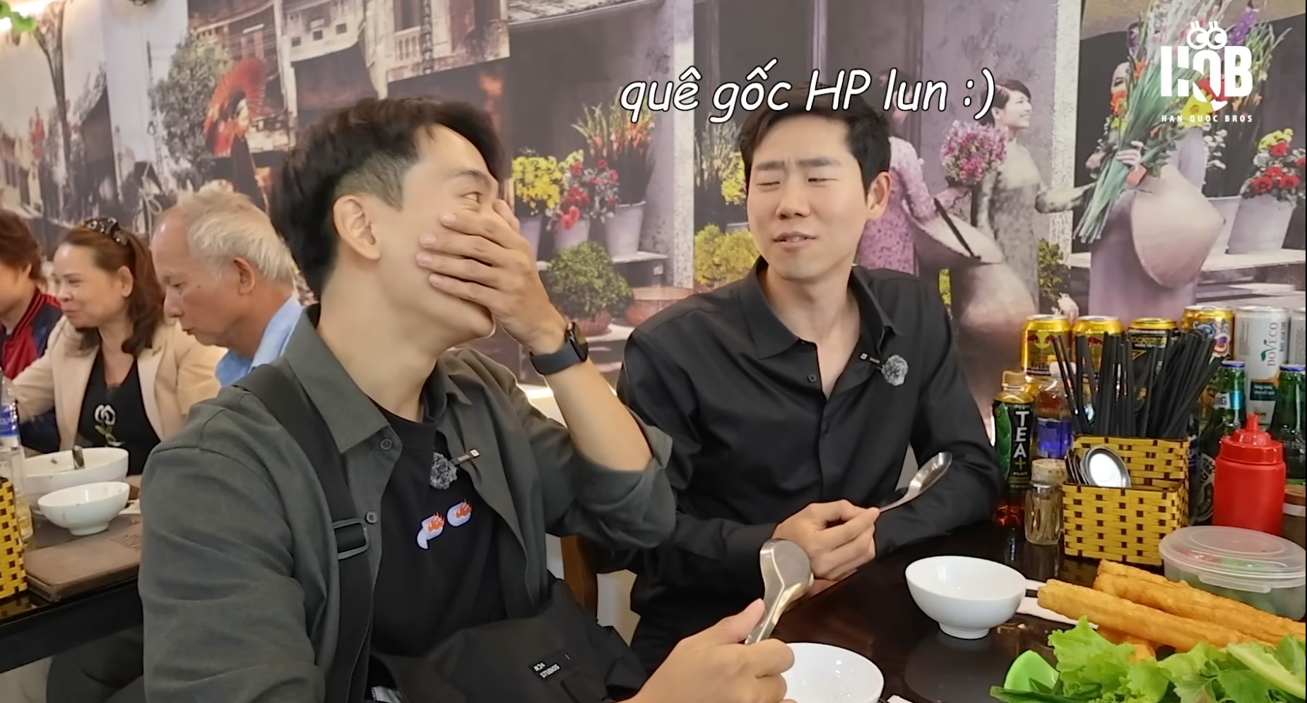 Đưa bạn đi foodtour, chàng trai Hàn &quot;quê gốc Hải Phòng&quot; phán 1 câu mà  - Ảnh 4.