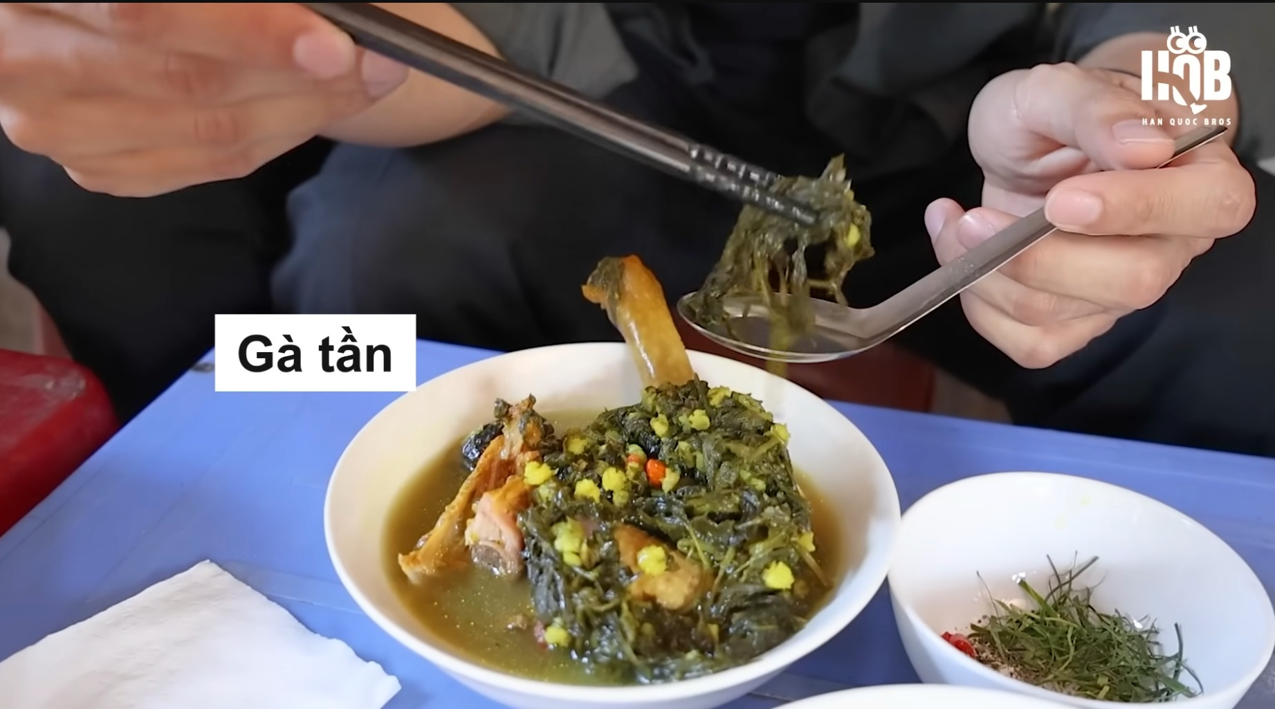 Đưa bạn đi foodtour, chàng trai Hàn &quot;quê gốc Hải Phòng&quot; phán 1 câu mà  - Ảnh 7.