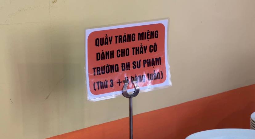 &quot;Lạc chân&quot; vào canteen nhỏ giữa lòng Đại học Sư phạm Hà Nội, hóa ra các thủ khoa toàn quốc ăn thế này! - Ảnh 3.