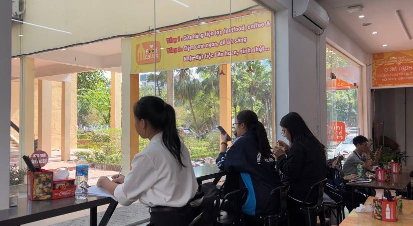 &quot;Lạc chân&quot; vào canteen nhỏ giữa lòng Đại học Sư phạm Hà Nội, hóa ra các thủ khoa toàn quốc ăn thế này! - Ảnh 5.