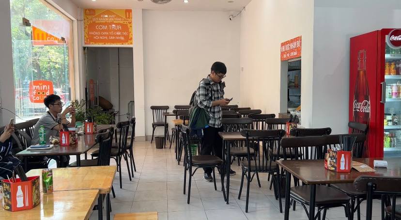 &quot;Lạc chân&quot; vào canteen nhỏ giữa lòng Đại học Sư phạm Hà Nội, hóa ra các thủ khoa toàn quốc ăn thế này! - Ảnh 4.