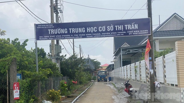 Kiểm điểm trách nhiệm hiệu trưởng tự ý chuyển trường - Ảnh 1.