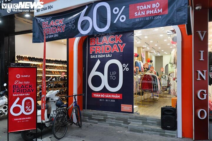 Cửa hàng ở Hà Nội giảm giá 'đỉnh nóc, kịch trần' tới 90% nhân Black Friday - Ảnh 5.