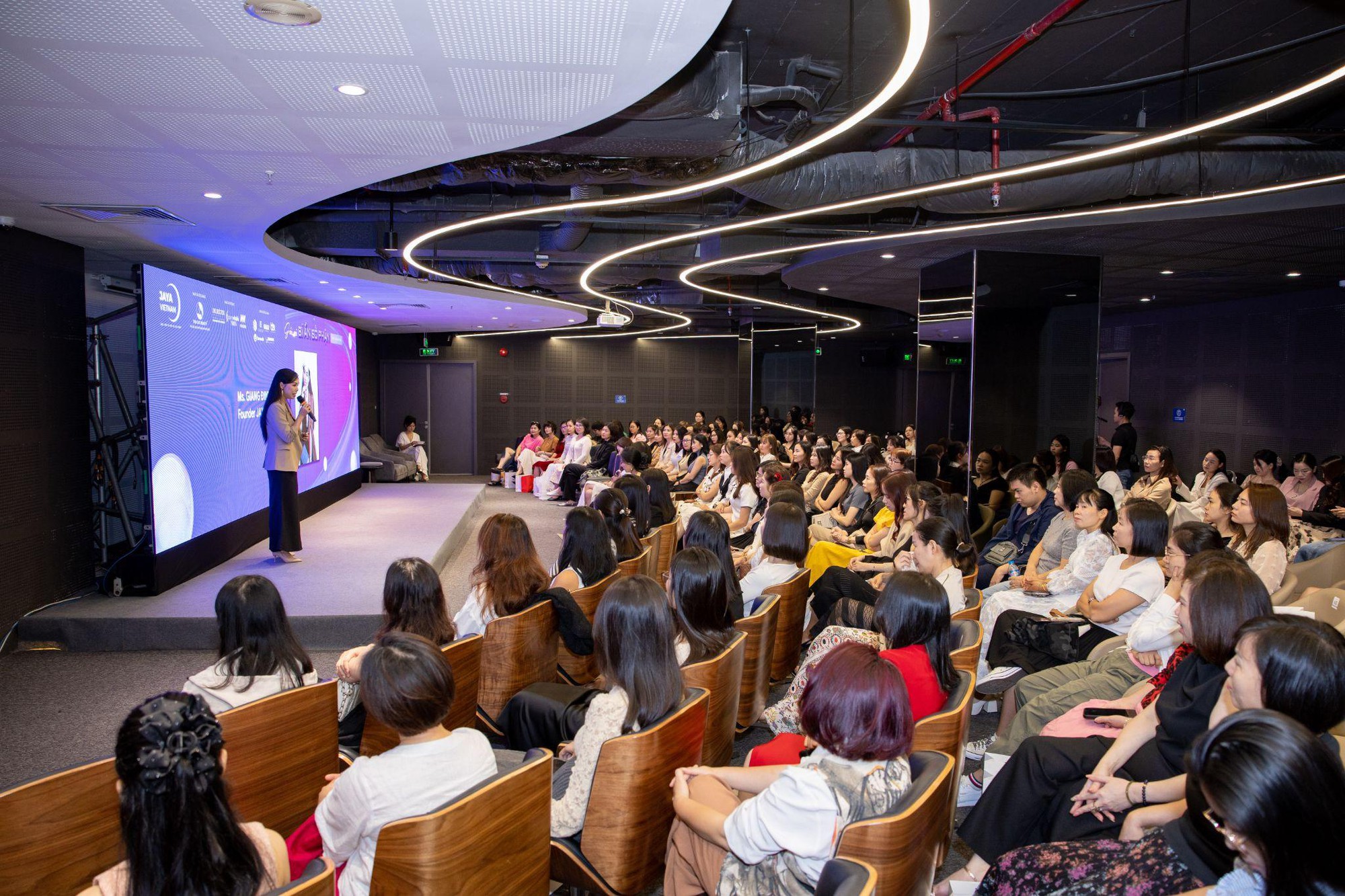 Giang Đinh – Hành trình vượt lên số phận để trở thành Life Coach- Ảnh 4. Giang Đinh – Hành trình vượt lên số phận để trở thành Life Coach- Ảnh 4.