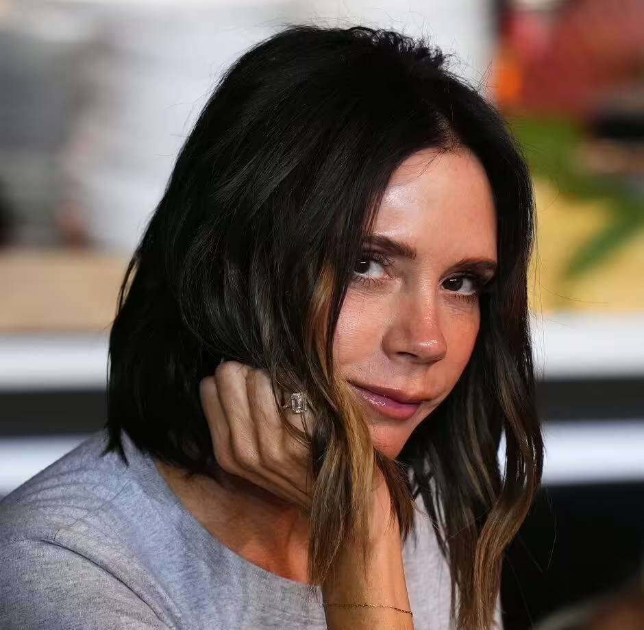 Victoria Beckham có "da căng bóng, dáng gọn gàng" dù 50 tuổi nhờ 1 món rẻ tiền dùng cho buổi sáng lúc đói bụng- Ảnh 1.