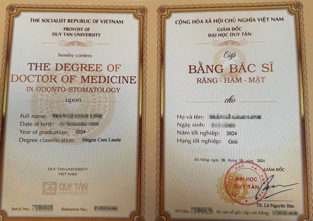 Bằng mới sinh viên được nhận. Bằng mới sinh viên được nhận.