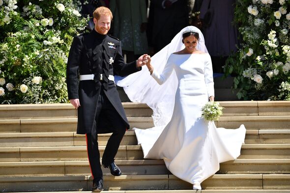 Body language expert "catches" 2 important signs that show the future of Harry and Meghan's marriage - Photo 2.