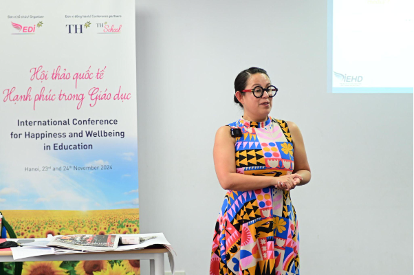 Từ Harvard: Cha đẻ mô hình SPIRE đánh giá cao Hội thảo quốc tế Hạnh phúc trong Giáo dục tại Hà Nội - Ảnh 3. Từ Harvard: Cha đẻ mô hình SPIRE đánh giá cao Hội thảo quốc tế Hạnh phúc trong Giáo dục tại Hà Nội - Ảnh 3.