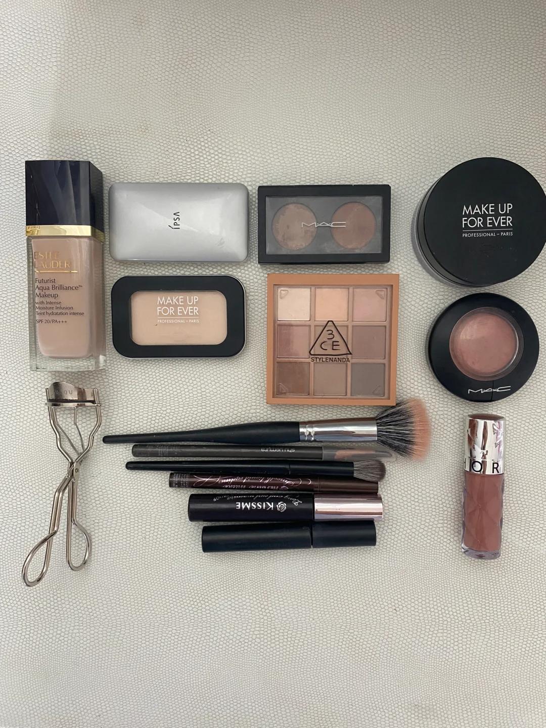 C&ocirc; g&aacute;i 35 tuổi ở H&agrave; Nội chia sẻ: Sống tối giản cho t&ocirc;i thấy c&oacute; những m&oacute;n đồ c&agrave;ng &iacute;t th&igrave; sẽ c&agrave;ng tốt - Ảnh 1.