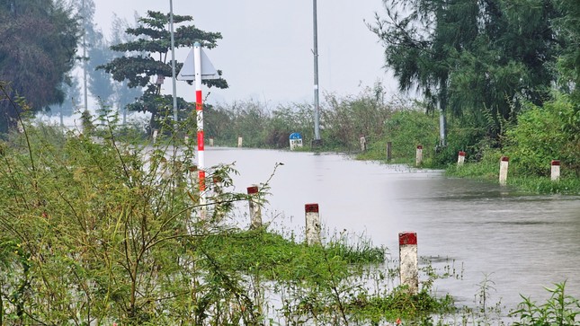 Chưa hết lụt, nhiều vùng trũng Thừa Thiên-Huế đối mặt mưa cực lớn, úng ngập trầm trọng - Ảnh 8.