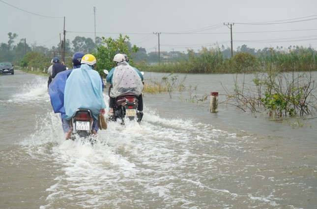 Chưa hết lụt, nhiều vùng trũng Thừa Thiên-Huế đối mặt mưa cực lớn, úng ngập trầm trọng - Ảnh 14.