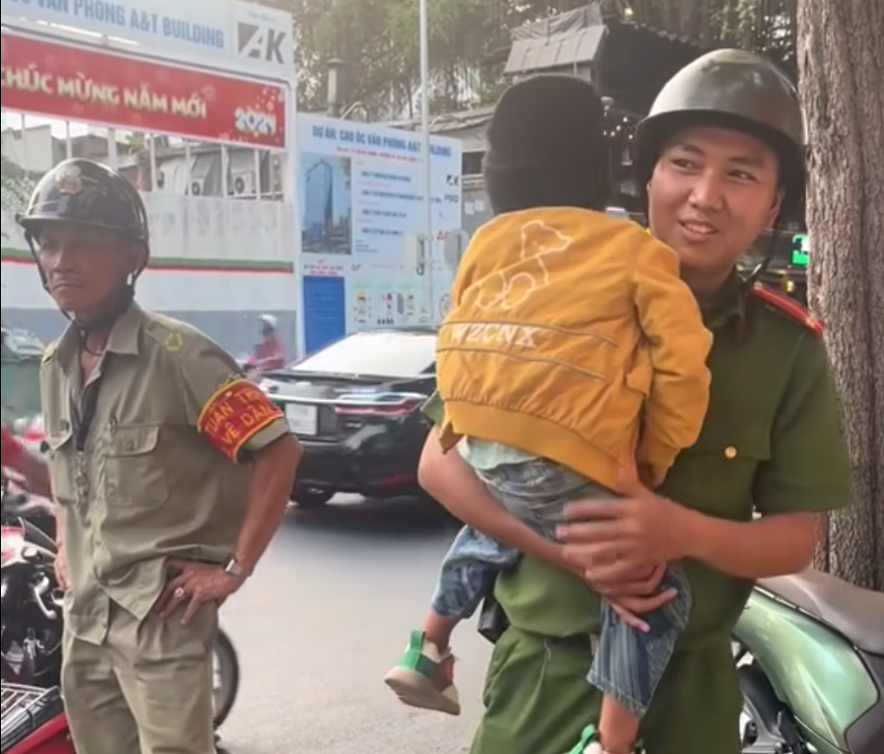 Thông tin bất ngờ vụ mẹ bị đưa vào đồn công an vì con không nhận, phải gọi bố mang giấy khai sinh đến cứu - Ảnh 1.