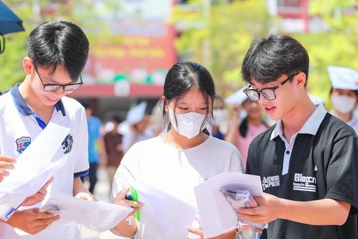 Bộ GD&ĐT: Siết xét tuyển sớm, thí sinh có IELTS, ACT/SAT không bị ảnh hưởng - Ảnh 1.