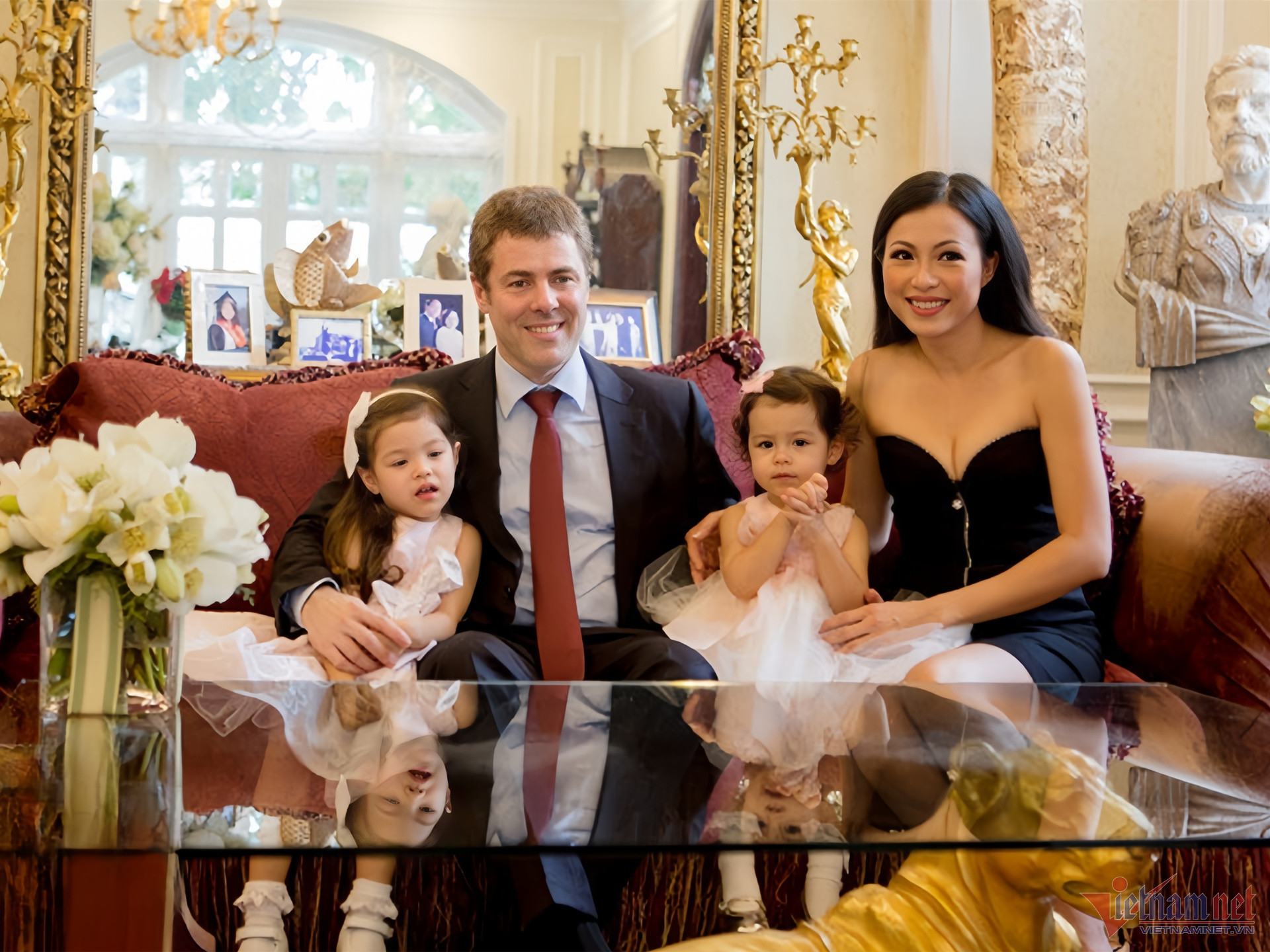 Cuộc sống h&ocirc;n nh&acirc;n của "hoa hậu gi&agrave;u nhất Việt Nam" với chồng gi&aacute;o sư người &Yacute;: 13 năm kh&ocirc;ng đ&aacute;m cưới - Ảnh 6.