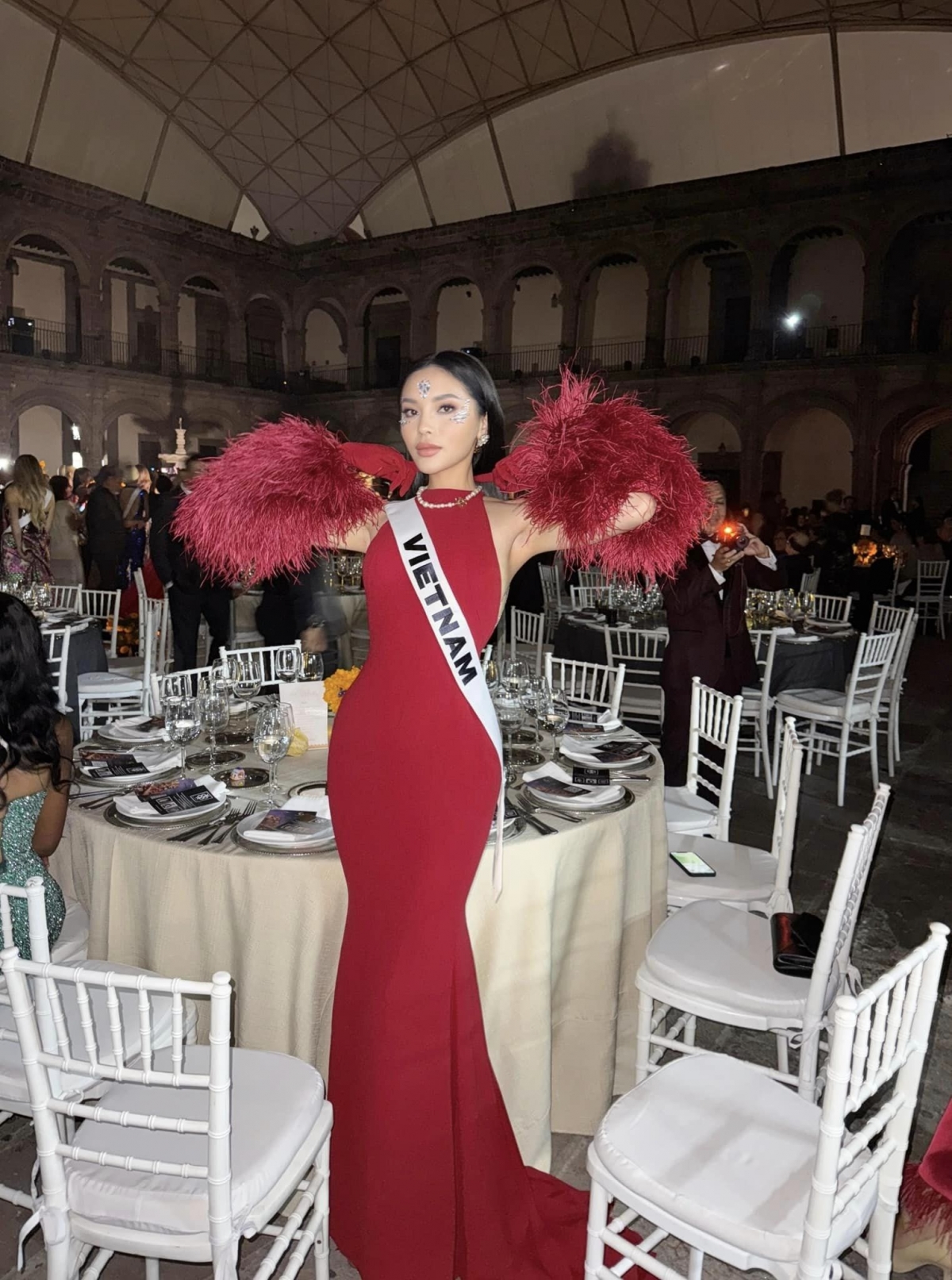 Thời trang ấn tượng của Kỳ Duyên tại Miss Universe 2024 - Ảnh 7.