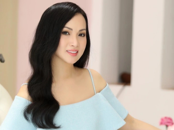 Từng bị bệnh bán cả gia sản, sao Việt này giờ lấy chồng tỷ phú, có cuộc sống viên mãn lại dạy dỗ con cực hay - Ảnh 1. Từng bị bệnh bán cả gia sản, sao Việt này giờ lấy chồng tỷ phú, có cuộc sống viên mãn lại dạy dỗ con cực hay - Ảnh 1.