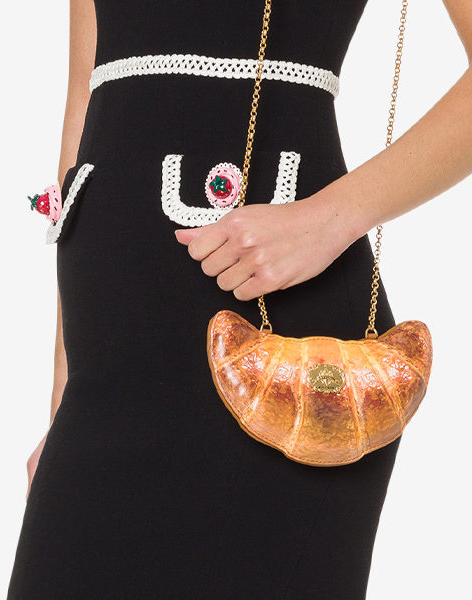 edit-moschino-croissant-bag-official-600x600-173081452341016397795-1730854578907-17308545791481014193931-1730862671200-1730862671635169140160.png