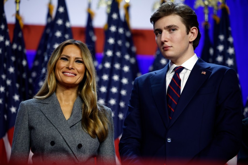 Ivanka nổi bật tại sự kiện công bố chiến thắng của ông Trump - Ảnh 4.