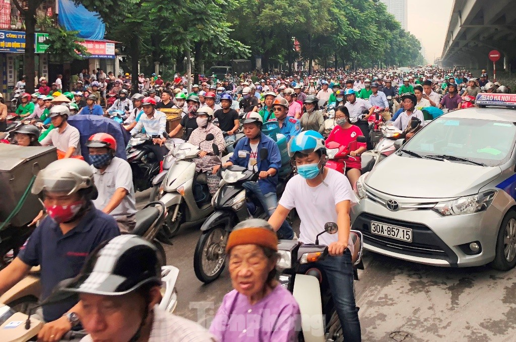 Hà Nội dự kiến cấm xe: Lời gan ruột của những người &quot;chạy ăn&quot; từng bữa! - Ảnh 4.