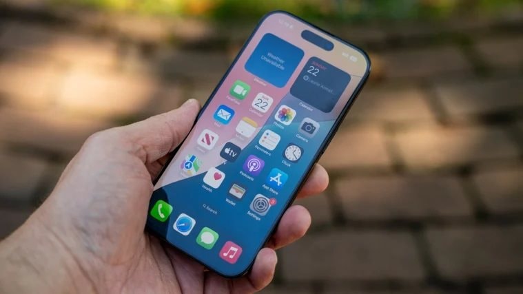 &quot;Bí mật xấu xí&quot; bên trong mẫu iPhone có giá lên tới 28 triệu ở Việt Nam: 5 năm trôi qua, mọi thứ vẫn vậy - Ảnh 1.