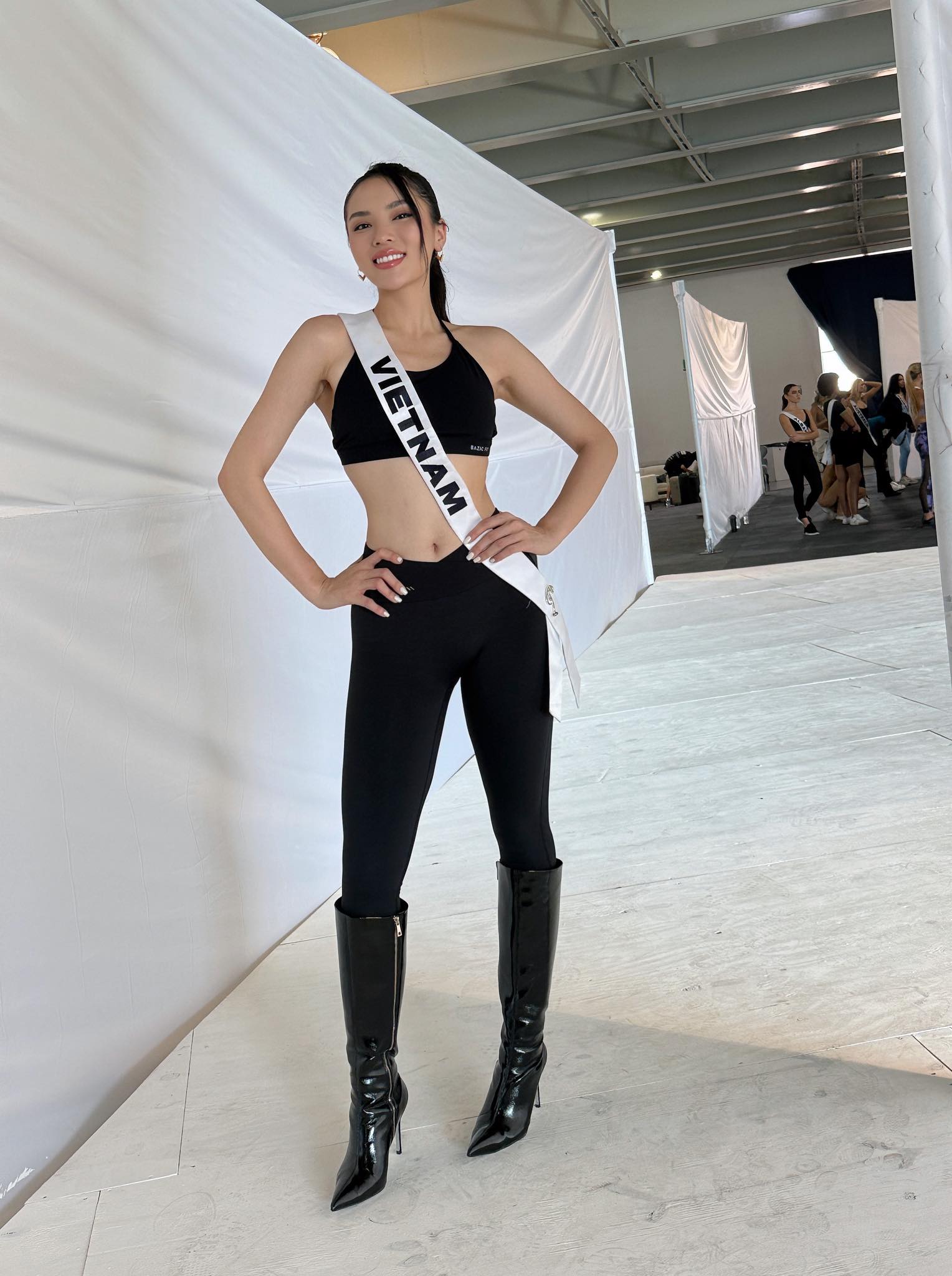 Kỳ Duyên ngày thứ 11 tại Miss Universe: Khoe eo &quot;con kiến&quot; gây sốt, tiến thẳng vào Top 10 trên BXH - Ảnh 3.