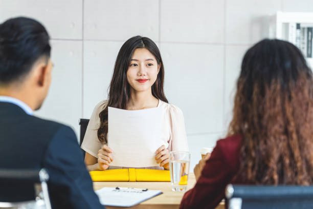 Nhà tuyển dụng hỏi: &quot;Có 10 quả lê, chia cho 15 người, làm sao để chia cho công bằng?&quot;, ứng viên EQ cao trả lời khôn ngoan, ghi điểm tuyệt đối, được nhận ngay!- Ảnh 1.