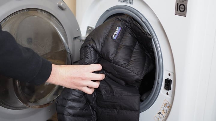 Sai lầm khi giặt áo khoác lông vũ khiến áo hỏng ngay- Ảnh 1. Sai lầm khi giặt áo khoác lông vũ khiến áo hỏng ngay- Ảnh 1.