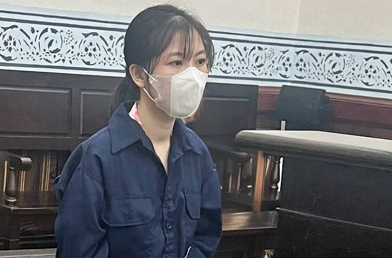 Nữ nh&acirc;n vi&ecirc;n v&agrave; phi vụ tham &ocirc; kim cương hơn 1,2 tỉ đồng- Ảnh 1.