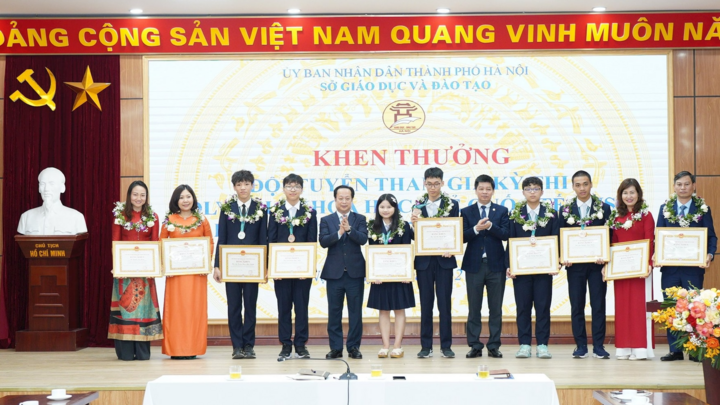 Học sinh H&agrave; Nội đoạt giải quốc tế được thưởng cao nhất 300 triệu đồng - Ảnh 1.
