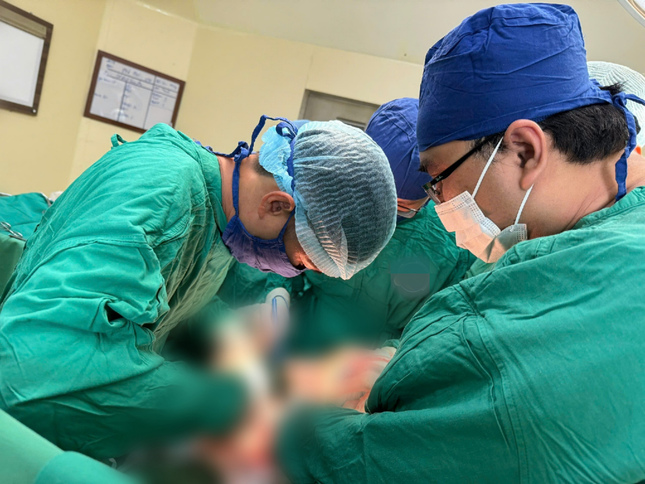 Nam thanh niên tìm được tinh hoàn 'đi lạc' suốt 31 năm - Ảnh 1. Nam thanh niên tìm được tinh hoàn 'đi lạc' suốt 31 năm - Ảnh 1.