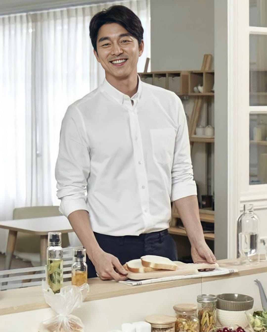 Khối tài sản đáng ngưỡng mộ của nam thần Gong Yoo - Ảnh 2.