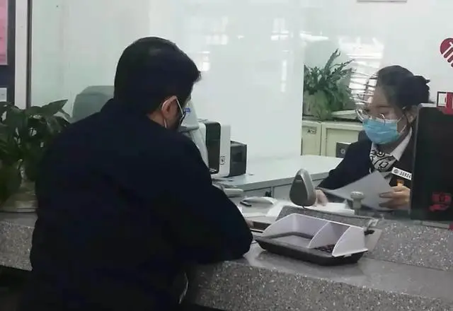 Hai vợ chồng gửi tiết kiệm 70 tỷ đồng, ăn trưa xong t&agrave;i khoản c&ograve;n 0 đồng, t&ograve;a &aacute;n tuy&ecirc;n bố: Ng&acirc;n h&agrave;ng chỉ phải chịu 20% tr&aacute;ch nhiệm - Ảnh 1.