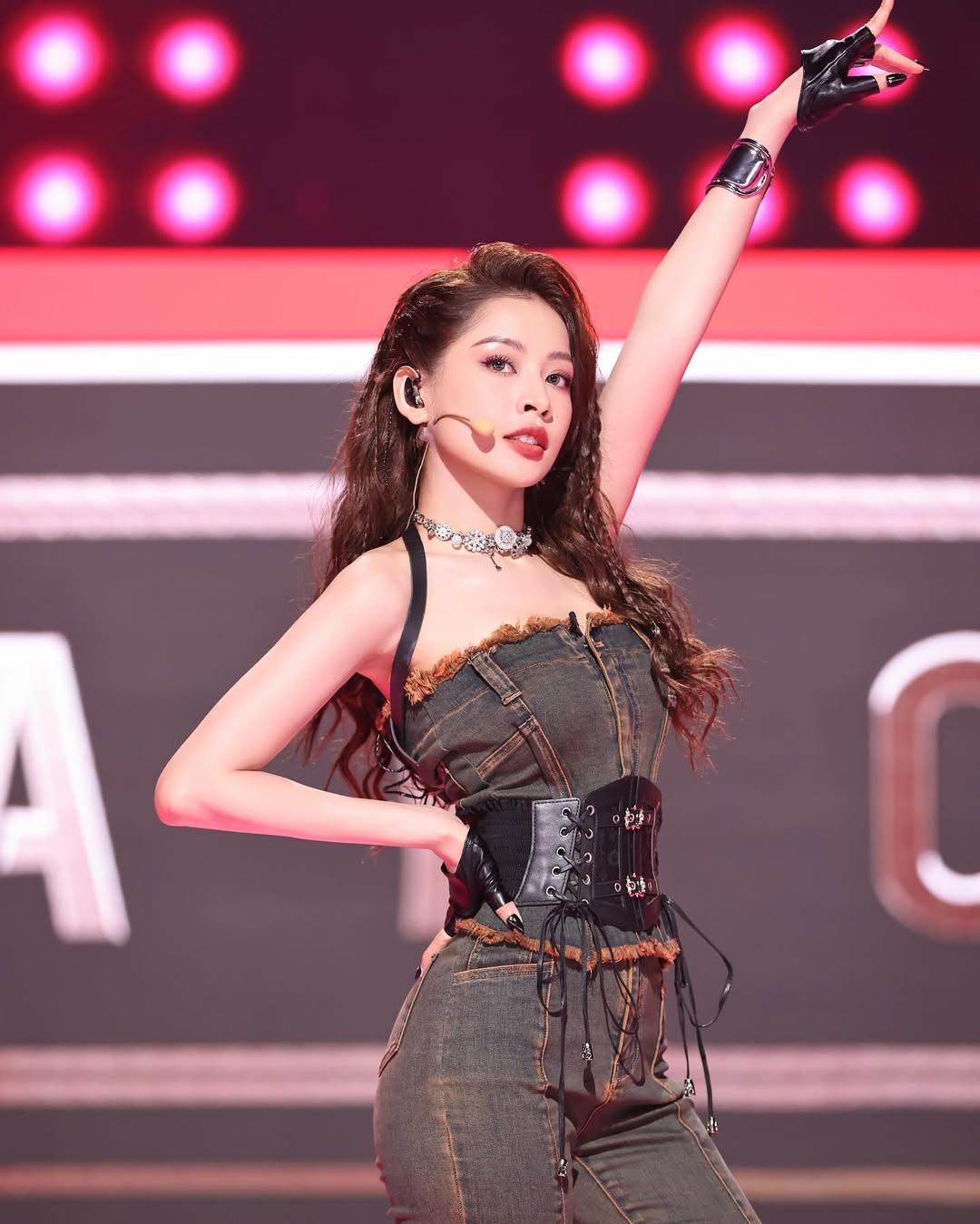 Chi Pu sau 1 năm vụt s&aacute;ng ở nước ngo&agrave;i: Từ hot girl cầm mic trở th&agrave;nh ng&ocirc;i sao được Triệu Vy, Huỳnh Hiểu Minh y&ecirc;u mến - Ảnh 5.