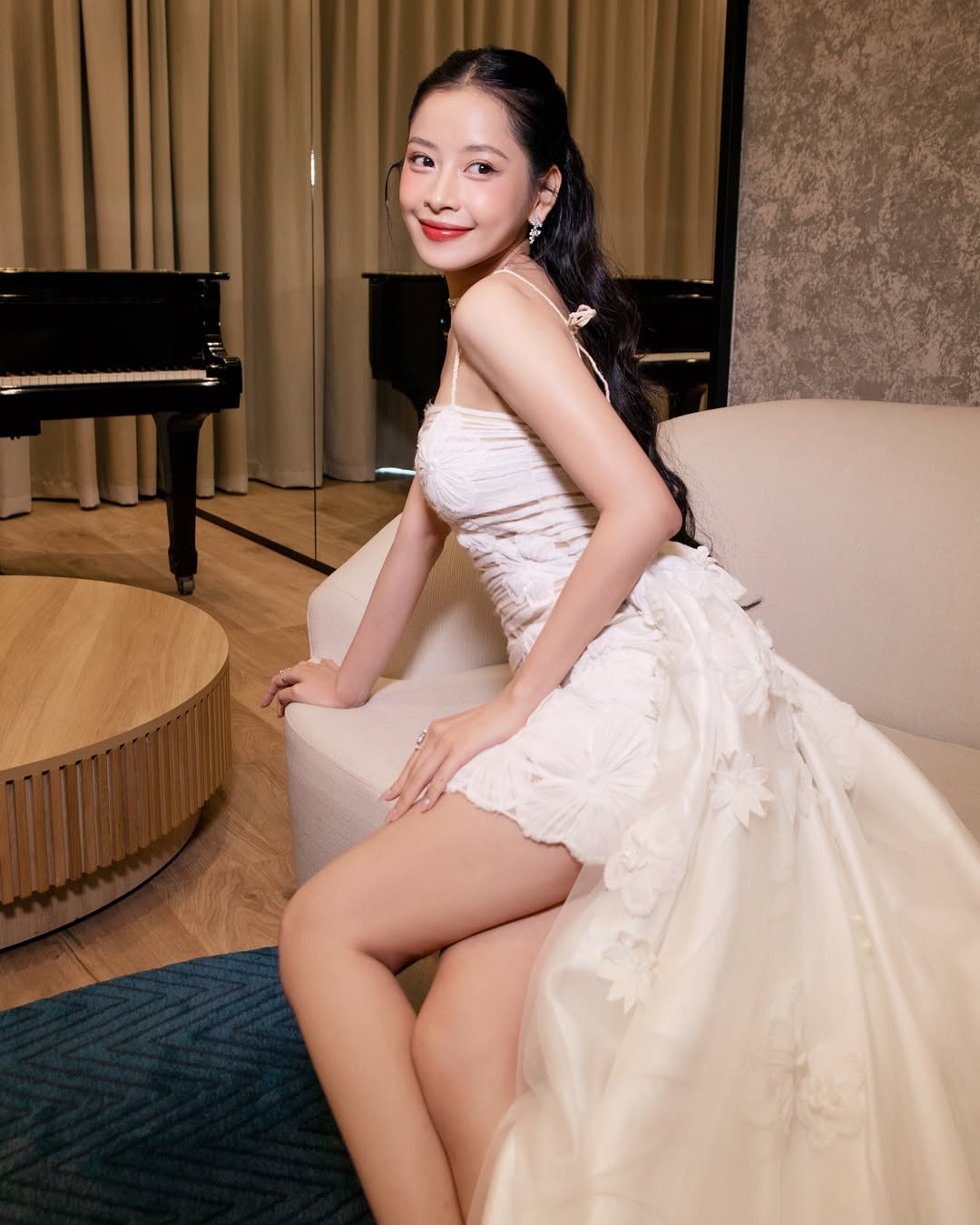 Chi Pu sau 1 năm vụt s&aacute;ng ở nước ngo&agrave;i: Từ hot girl cầm mic trở th&agrave;nh ng&ocirc;i sao được Triệu Vy, Huỳnh Hiểu Minh y&ecirc;u mến - Ảnh 3.