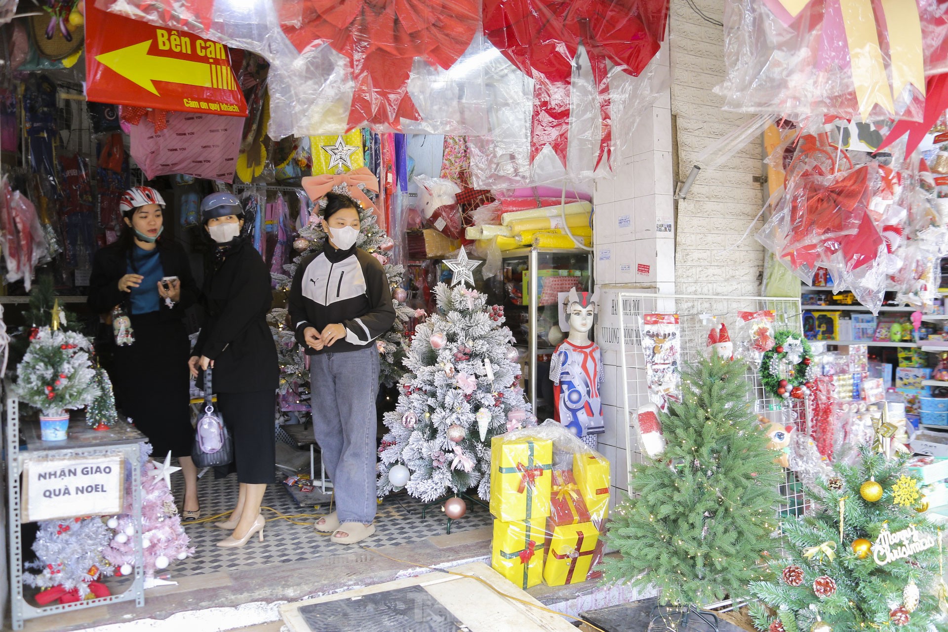 Ảm đạm thị trường Noel ở Đ&agrave; Nẵng - Ảnh 9.