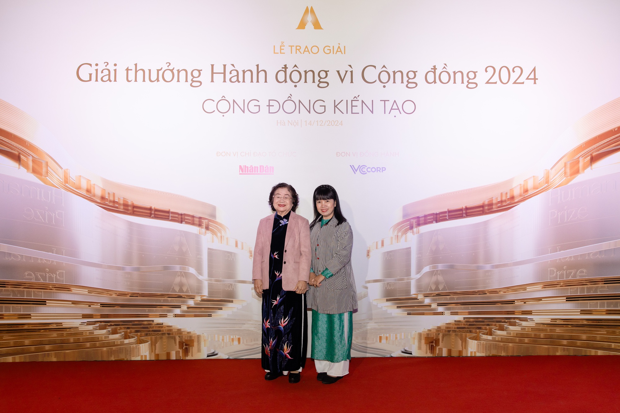 Khoảnh khắc kỳ diệu ở Gala Human Act Prize 2024: Lời cảm ơn bằng tiếng Ba Na vang vọng ở Nhà hát Hồ Gươm - Ảnh 15.