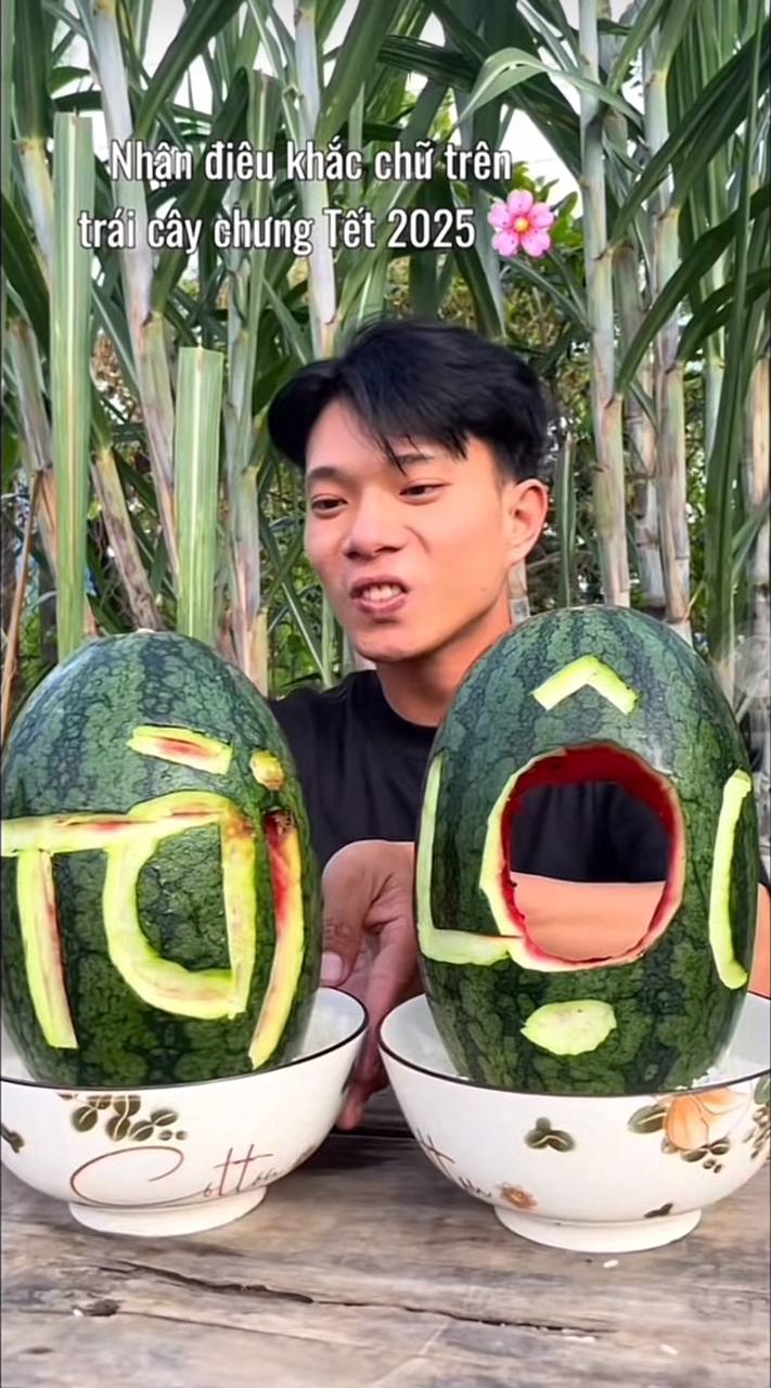 Trổ tài điêu khắc trái cây chuẩn bị đón Tết sớm, giới trẻ Việt khiến cộng đồng mạng cười ngất: “Tưởng đang mừng lễ Halloween”- Ảnh 1. Trổ tài điêu khắc trái cây chuẩn bị đón Tết sớm, giới trẻ Việt khiến cộng đồng mạng cười ngất: “Tưởng đang mừng lễ Halloween”- Ảnh 1.