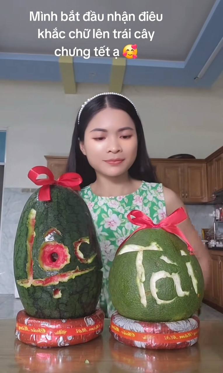 Trổ tài điêu khắc trái cây chuẩn bị đón Tết sớm, giới trẻ Việt khiến cộng đồng mạng cười ngất: “Tưởng đang mừng lễ Halloween”- Ảnh 12. Trổ tài điêu khắc trái cây chuẩn bị đón Tết sớm, giới trẻ Việt khiến cộng đồng mạng cười ngất: “Tưởng đang mừng lễ Halloween”- Ảnh 12.
